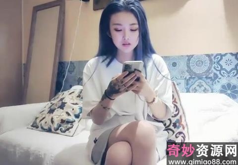 探花约拍高颜值蓝头发妹子视频截图