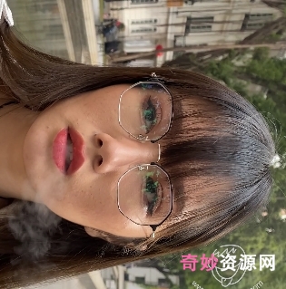 视频胖臀高跟长腿紧身皮裤美女