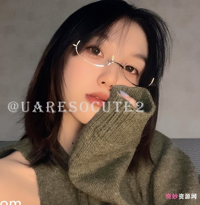 土豪爸爸圈养的眼镜娘：气质女神uaresocute自购福利视频大放送！资源日期2022年7月，文件大小560.49MB，21分23秒视频时长，声音清晰动听